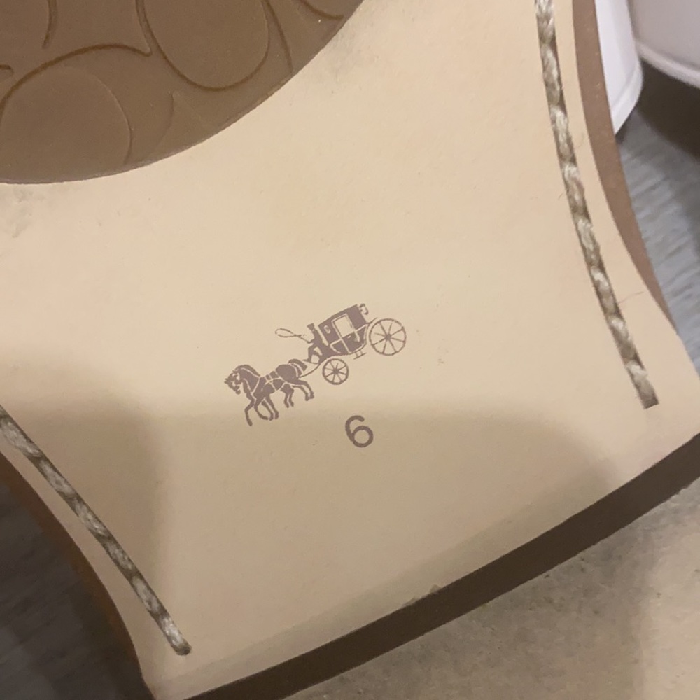 Coach sandals in real leather upper cream color. Only worn once for a date. - Picture 5 of 8